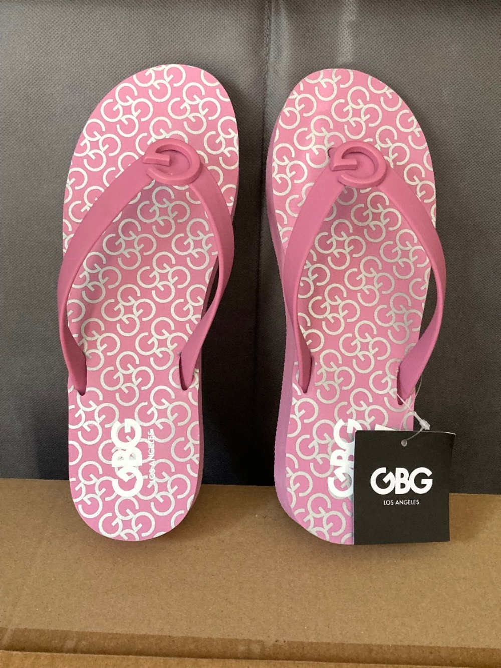 NWT GBG Los Angeles Pink Patterned Sandals Size 9